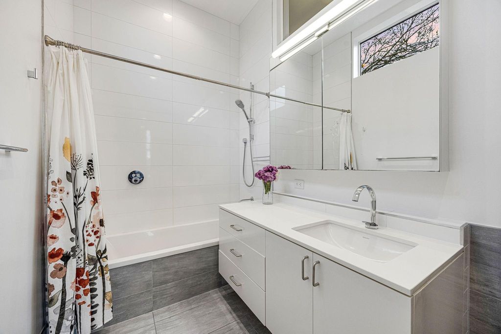 Image 40 of property listing at 4616 Oleander Street, Bellaire, TX 77401