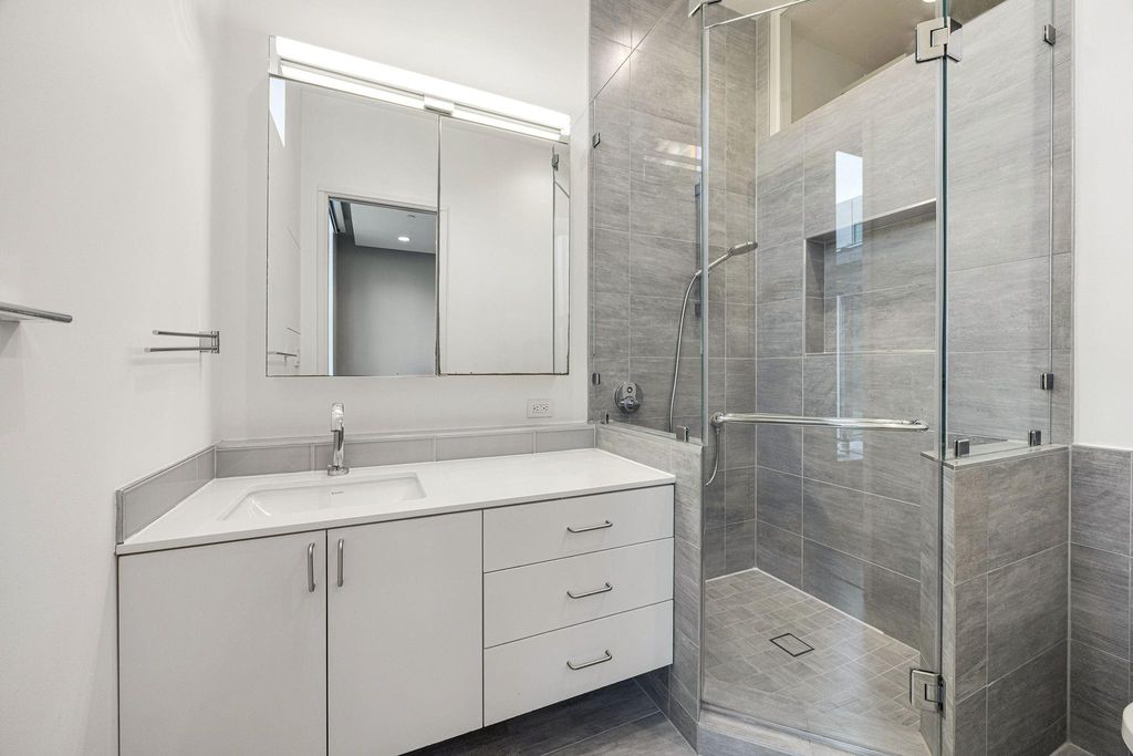 Image 43 of property listing at 4616 Oleander Street, Bellaire, TX 77401