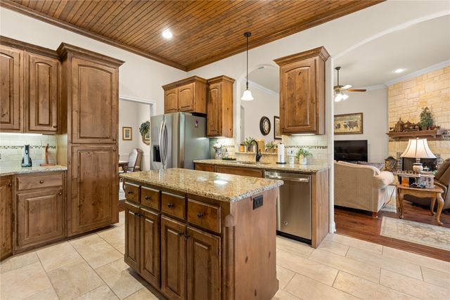 283 Briarleaf Circle, Hewitt, TX 76643