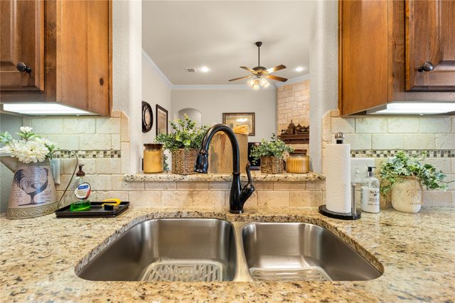 283 Briarleaf Circle, Hewitt, TX 76643