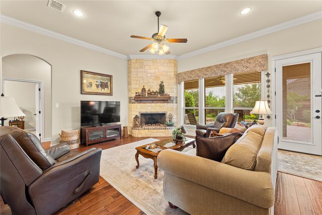 283 Briarleaf Circle, Hewitt, TX 76643