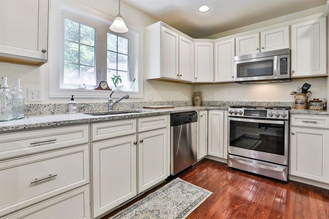 35 Furnival Road, Nashua, NH 03064