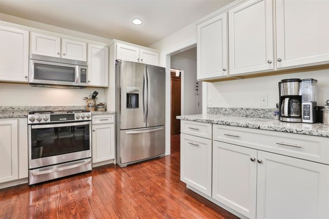 35 Furnival Road, Nashua, NH 03064