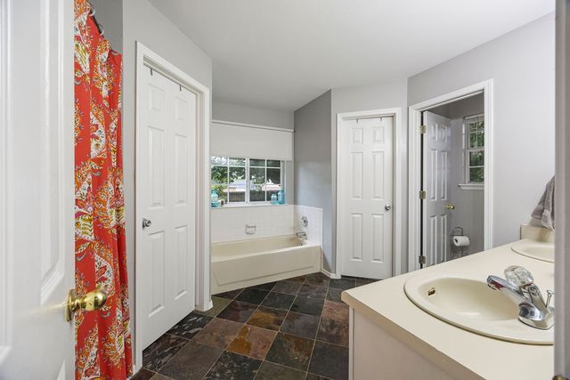 1471 Genoa Avenue, Fayetteville, AR 72704