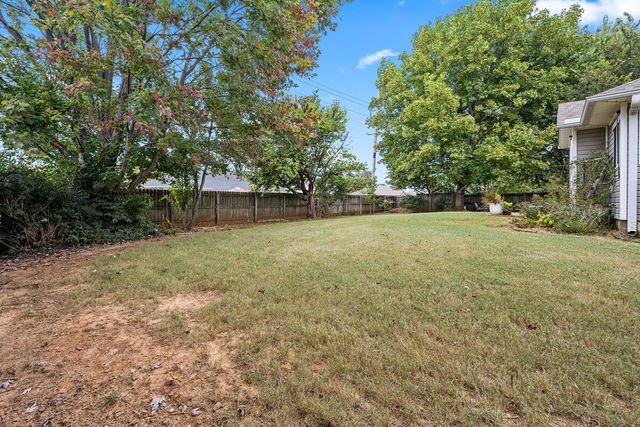 1471 Genoa Avenue, Fayetteville, AR 72704