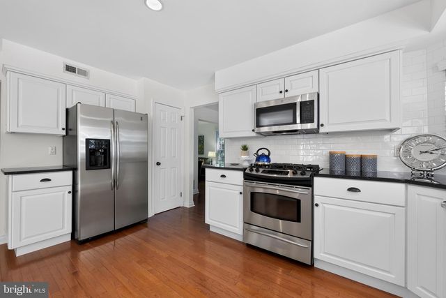 18 BURNHAM LN, Voorhees, NJ 08043