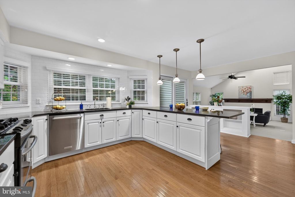 18 BURNHAM LN, Voorhees, NJ 08043