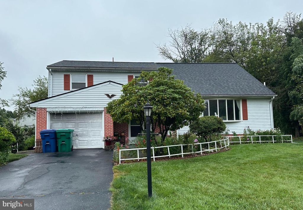 4840 PETERBOROUGH RD, Harrisburg, PA 17109