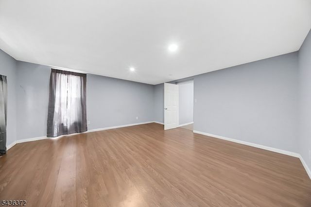 313 Livingston St, Elizabeth City, NJ 07206
