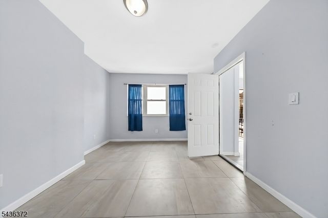 313 Livingston St, Elizabeth City, NJ 07206