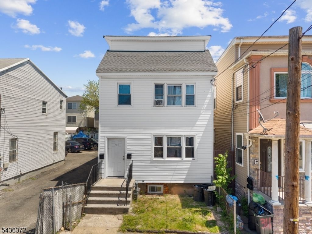 313 Livingston St, Elizabeth City, NJ 07206
