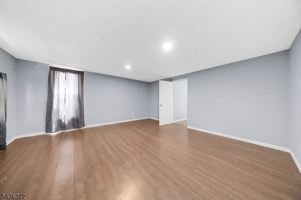 313 Livingston St, Elizabeth City, NJ 07206 — photo 2