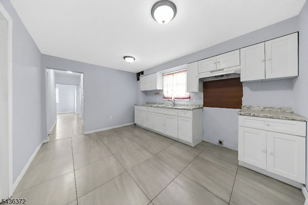 313 Livingston St, Elizabeth City, NJ 07206 — photo 4