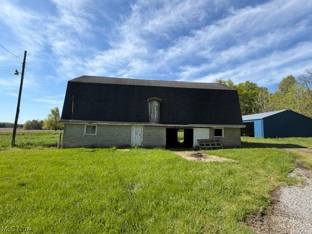 4191 Hallock Young Road, Newton Falls, OH 44444