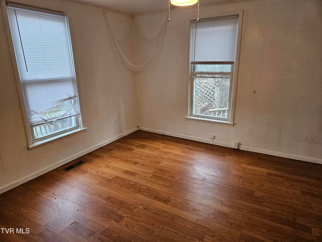 204 Northeast High Avenue, Coeburn, VA 24230