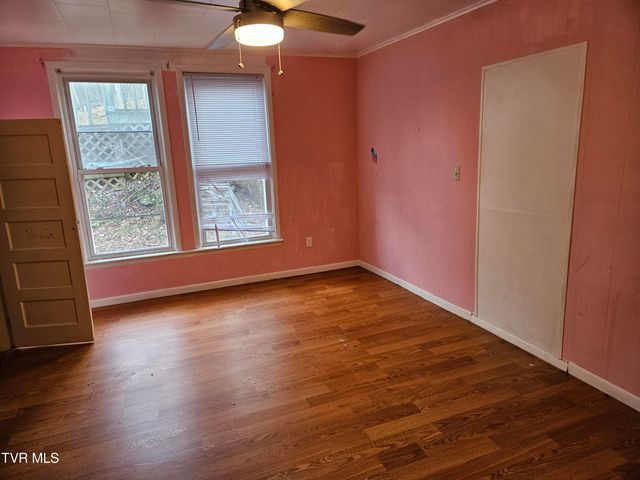 204 Northeast High Avenue, Coeburn, VA 24230