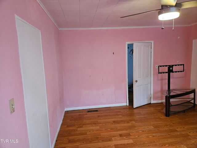 204 Northeast High Avenue, Coeburn, VA 24230