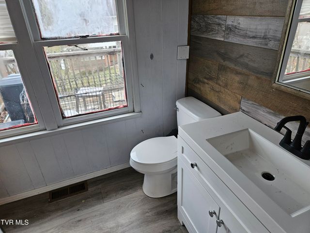 204 Northeast High Avenue, Coeburn, VA 24230