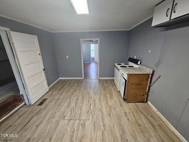 204 Northeast High Avenue, Coeburn, VA 24230