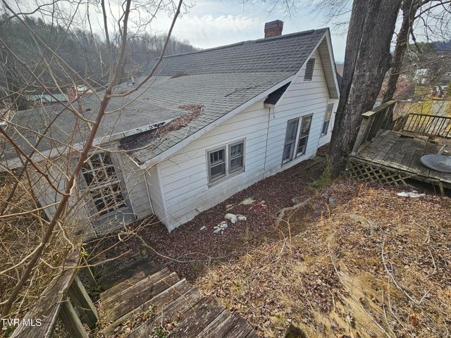 204 Northeast High Avenue, Coeburn, VA 24230