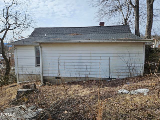 204 Northeast High Avenue, Coeburn, VA 24230