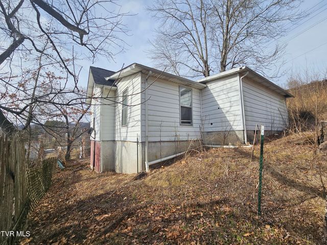 204 Northeast High Avenue, Coeburn, VA 24230