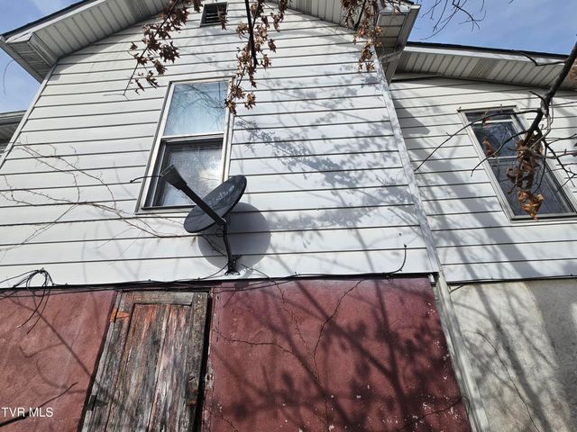 204 Northeast High Avenue, Coeburn, VA 24230