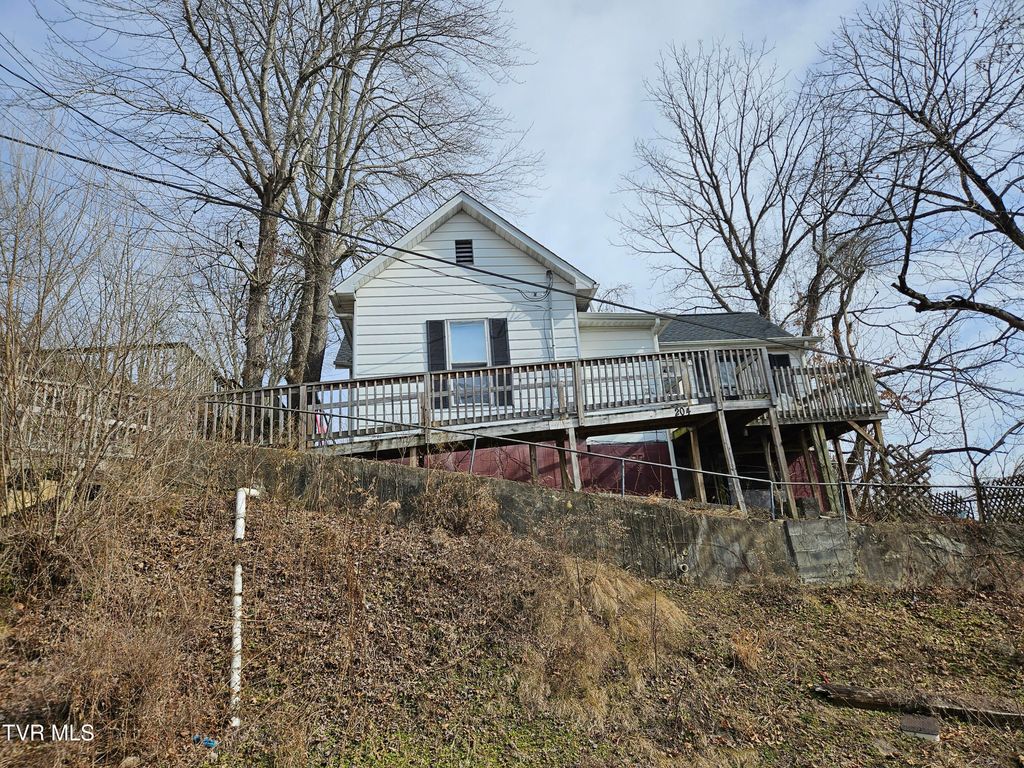 204 Northeast High Avenue, Coeburn, VA 24230