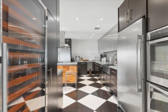 1800 NE 114th St PH05, Miami, FL 33181