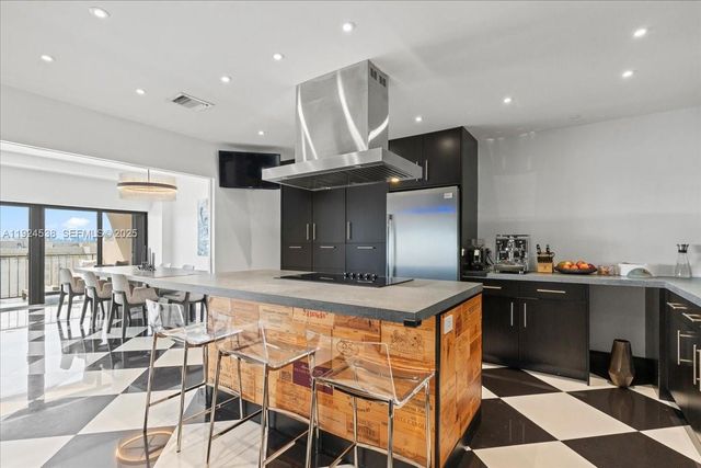 1800 NE 114th St PH05, Miami, FL 33181