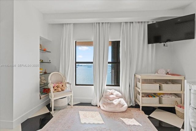 1800 NE 114th St PH05, Miami, FL 33181