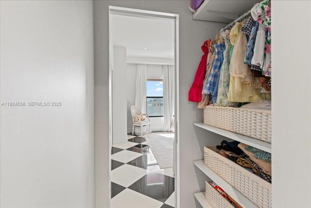 1800 NE 114th St PH05, Miami, FL 33181