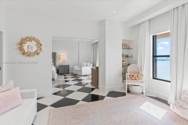 1800 NE 114th St PH05, Miami, FL 33181