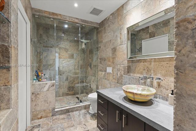 1800 NE 114th St PH05, Miami, FL 33181