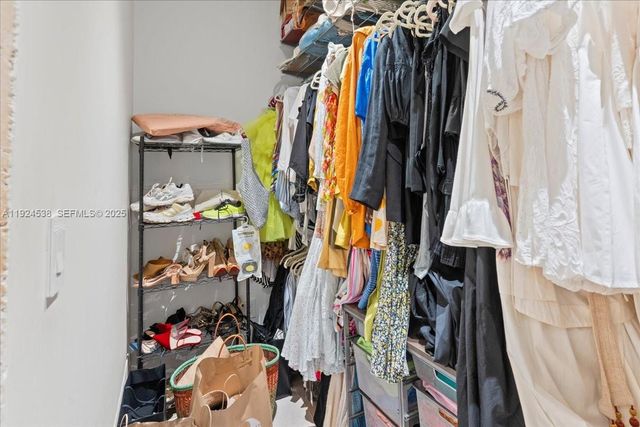 1800 NE 114th St PH05, Miami, FL 33181