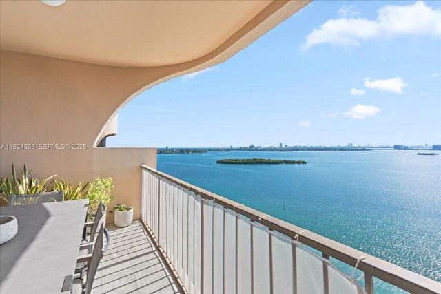 1800 NE 114th St PH05, Miami, FL 33181