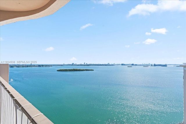 1800 NE 114th St PH05, Miami, FL 33181