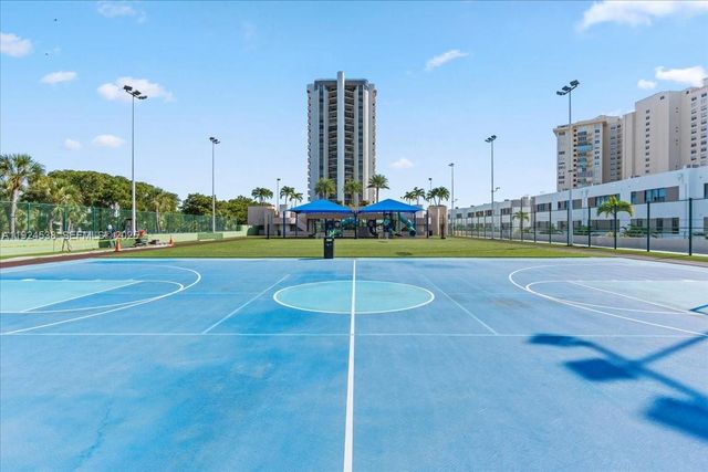 1800 NE 114th St PH05, Miami, FL 33181