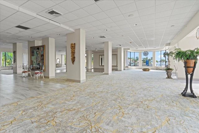 1800 NE 114th St PH05, Miami, FL 33181