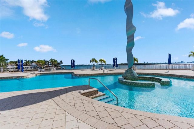 1800 NE 114th St PH05, Miami, FL 33181