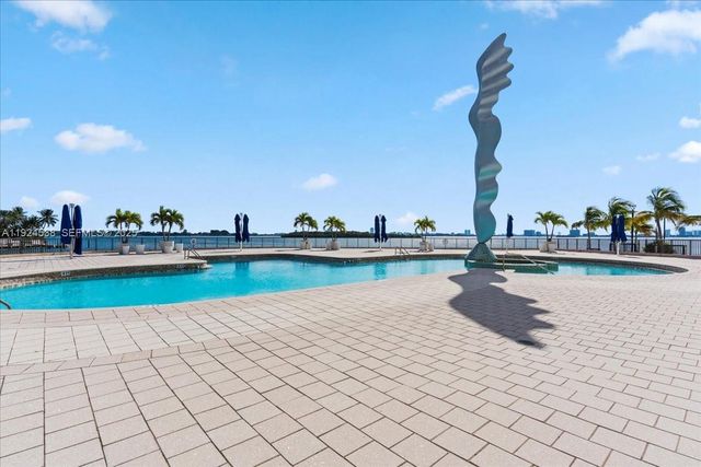 1800 NE 114th St PH05, Miami, FL 33181