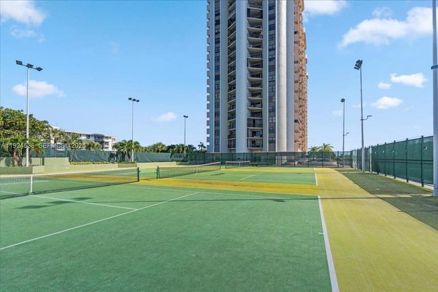 1800 NE 114th St PH05, Miami, FL 33181