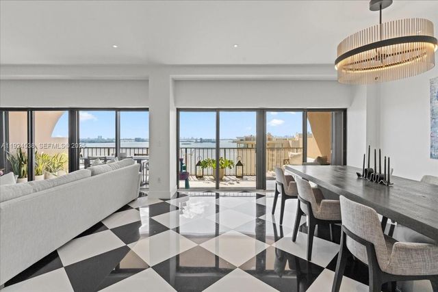 1800 NE 114th St PH05, Miami, FL 33181