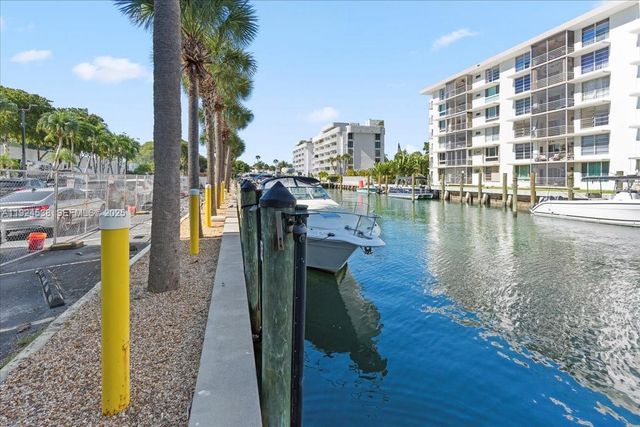 1800 NE 114th St PH05, Miami, FL 33181