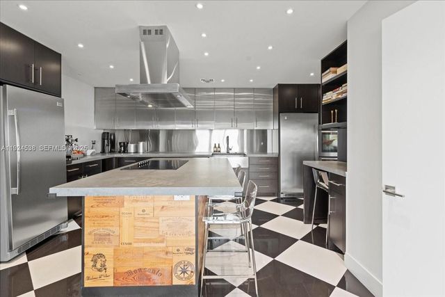 1800 NE 114th St PH05, Miami, FL 33181