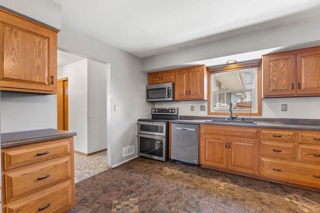 11925 W Lynx AVENUE, Milwaukee, WI 53225