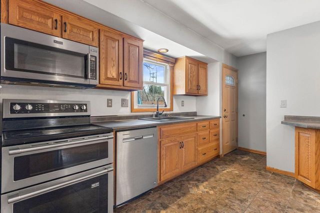 11925 W Lynx AVENUE, Milwaukee, WI 53225