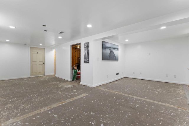 11925 W Lynx AVENUE, Milwaukee, WI 53225