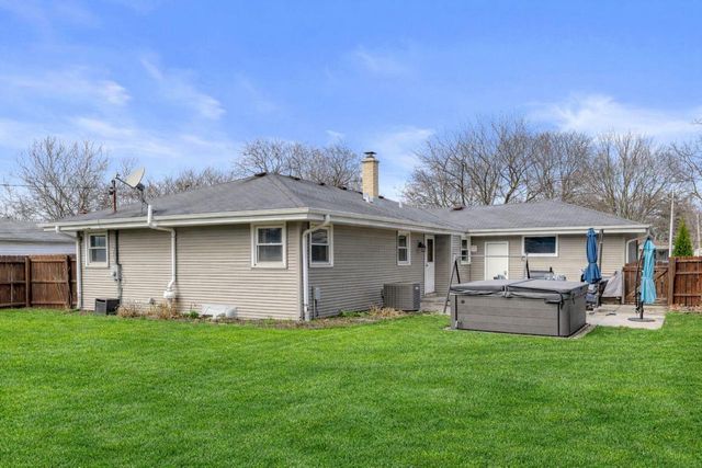 11925 W Lynx AVENUE, Milwaukee, WI 53225