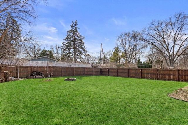 11925 W Lynx AVENUE, Milwaukee, WI 53225